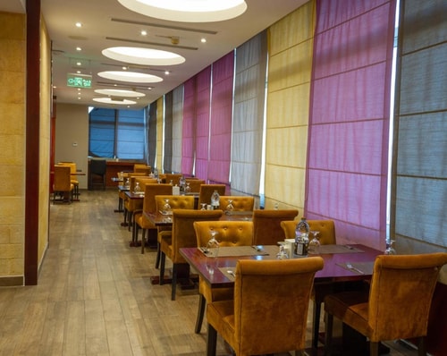 Deluxe King Room Near to Delma Park 14 Luxury Bookings