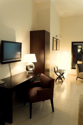 Deluxe King Room Near to Delma Park 5 Luxury Bookings