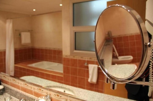 Deluxe King Room Near to Delma Park 9 Luxury Bookings