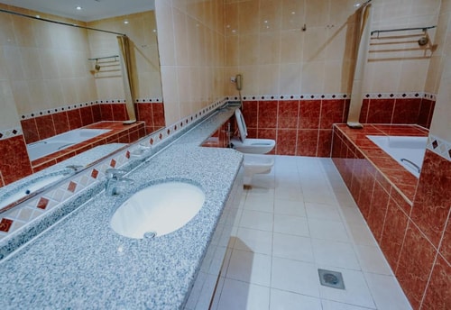 Deluxe King Room Near to Delma Park 11 Luxury Bookings