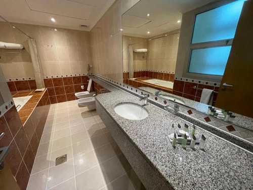 Deluxe King Room Near to Delma Park 8 Luxury Bookings