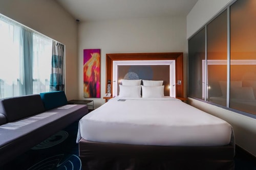 King Room Near Workshop Café By Luxury Bookings 4 Luxury Bookings