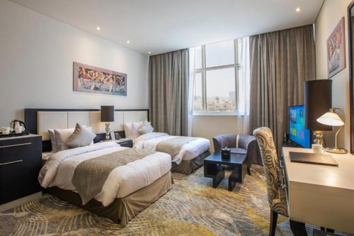 Deluxe King Suite Near Al Nahyan Stadium 1 Luxury Bookings