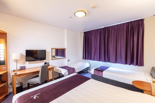 Family Room Near Abu Dhabi International Airport 12 Luxury Bookings