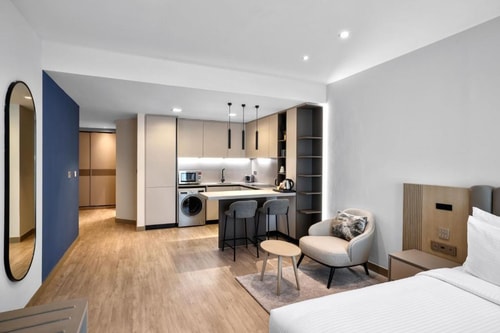Deluxe Studio Near Doha Bank Dubai 1 Luxury Bookings