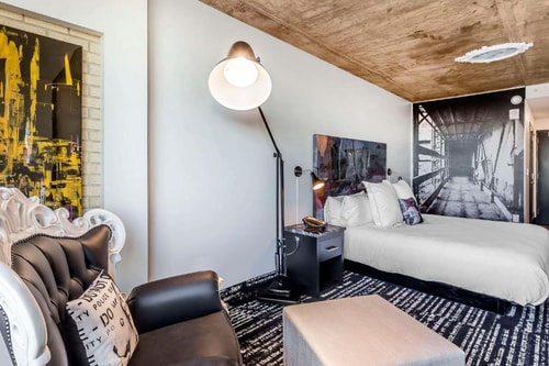 King room Near The Richman Law Firm DAL 2 Luxury Bookings