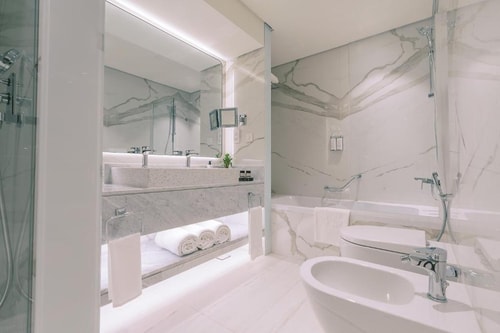 2 Bedroom Suite Pet Allowed Near Dubai Creek Plaza 9 Luxury Bookings