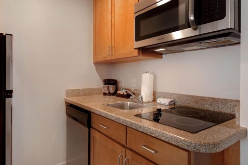 1 Bedroom King Suite Near Kezar Life Sciences SAN 6 Luxury Bookings