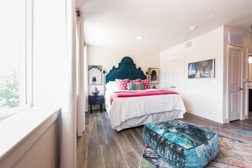 Deluxe King Room Near Lake Cliff Park DAL 1 Luxury Bookings
