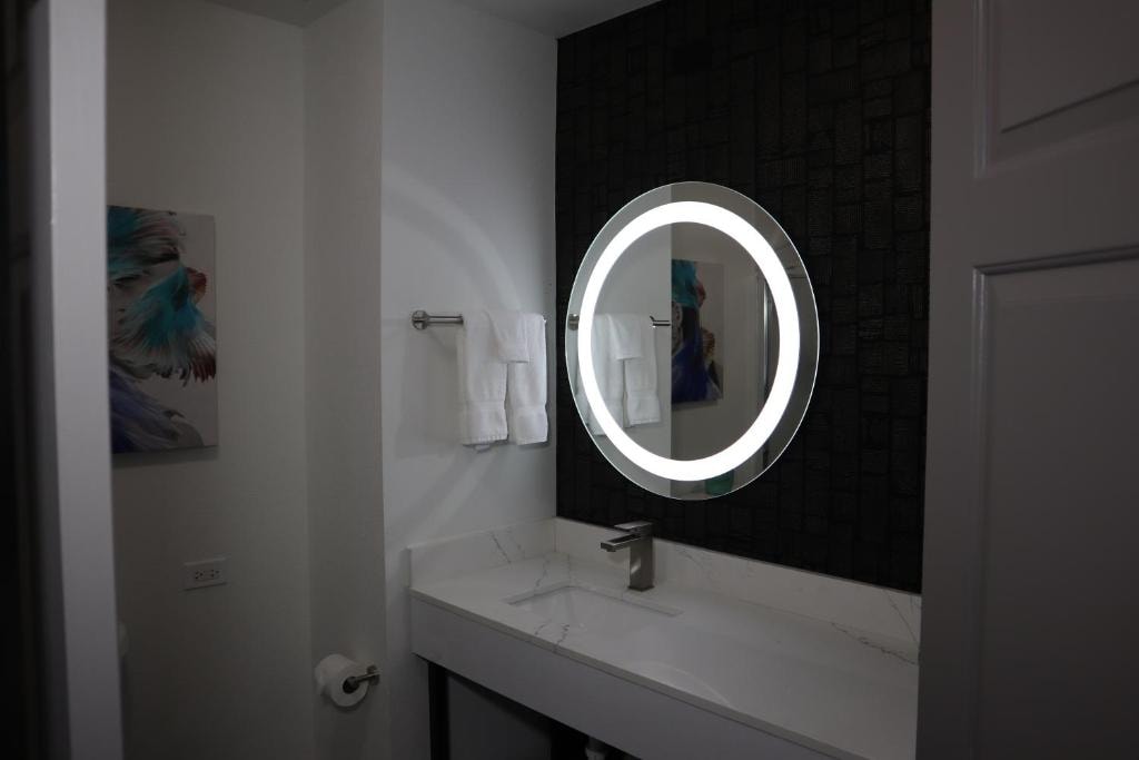 King Room Near BE Staffing Solutions HOU Luxury Bookings