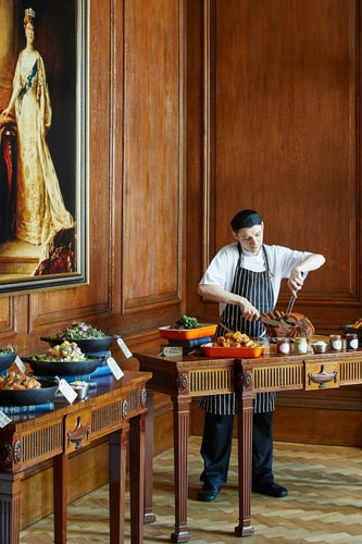 Deluxe King Room Near The Graffiti Tunnel LON 9 Luxury Bookings