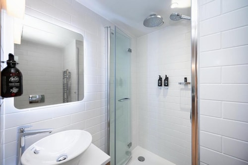 1 Bedroom Apartment Near Apex Table Tennis LON 6 Luxury Bookings