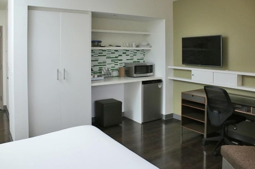 King Guest Room Near Cano Health MIA 1 Luxury Bookings