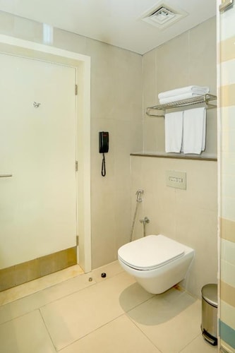 Standard Room Near Niloofar Tower Al Jaddaf 5 Luxury Bookings