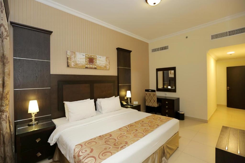 Classic Two Bedroom Near Mall Of Emirates Luxury Bookings