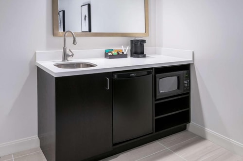 King Studio Suite Near George Bush Park HOU 2 Luxury Bookings