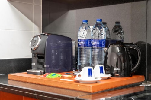 Premier two Bedroom Apartment Near Sahara Center 3 Luxury Bookings