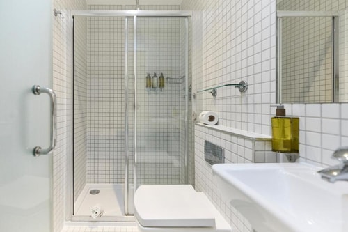 Double or Twin Room Near Dance Art Studios LON 8 Luxury Bookings