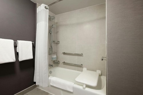 King Room Near 100 Acre Wood Preserve HOU 2 Luxury Bookings