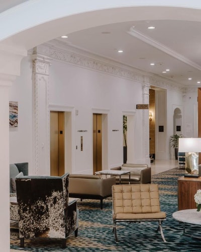 King Room Near Discovery Green in Houston HOU 6 Luxury Bookings