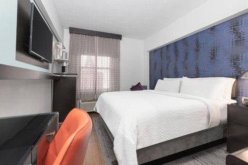 Standard King Room Near Ferris Plaza DAL 1 Luxury Bookings