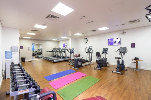 Furnished Double Room Near Abu Dhabi Airport AUH 5 Luxury Bookings