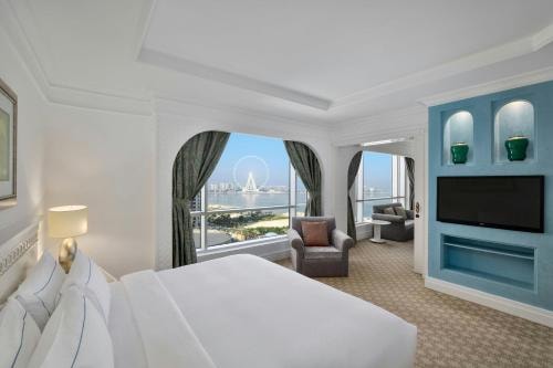 Luxury Club Suite Near France Consulate Dubai 1 Luxury Bookings