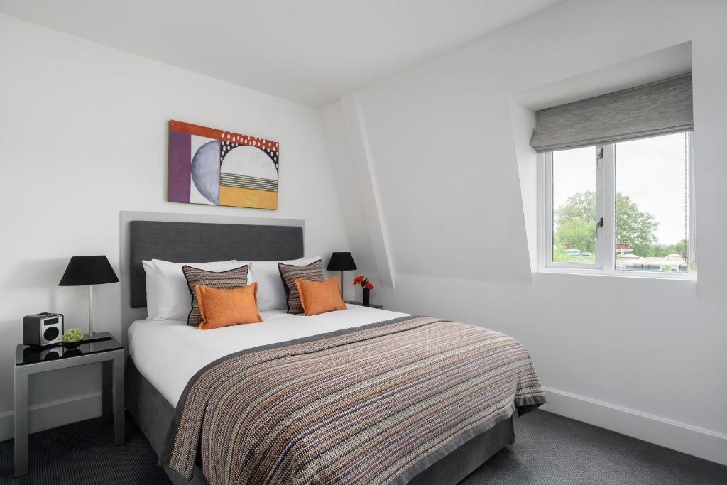 1 Bedroom Suite Near Philbeach Gardens LON Luxury Bookings
