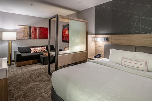 King Suite Near Ambassador House Association DAL 2 Luxury Bookings