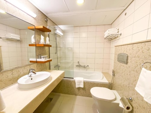 Executive Suite Near Plant Exhibition Garden 7 Luxury Bookings