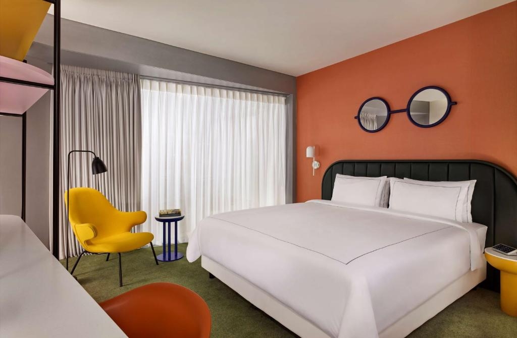 Art King Room Near Battersea Power Station LON Luxury Bookings