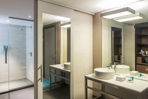 Guest King Or Twin Room Near Hazza Zayed Stadium 4 Luxury Bookings