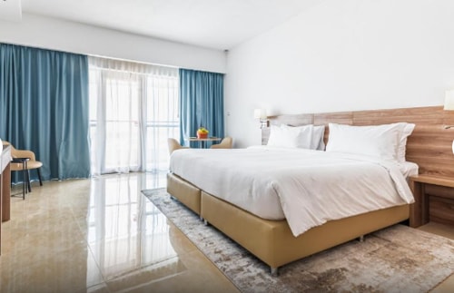 Deluxe King Studio Apartment Near Samana Avenue Luxury Bookings