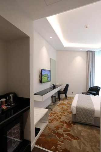Standard Queen Or Twin Room Near Etisalat Academy 4 Luxury Bookings