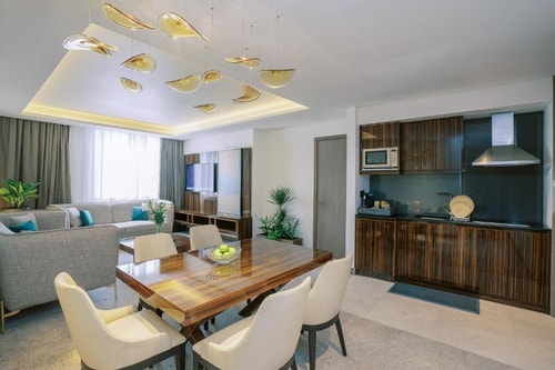 2 Bedroom Suite Pet Allowed Near Viva Supermarket 5 Luxury Bookings