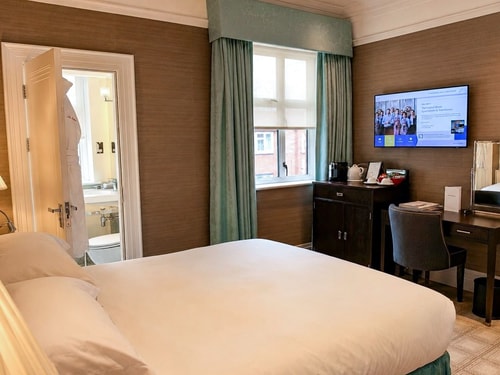 Classic Double Near Walton Estates LON 2 Luxury Bookings