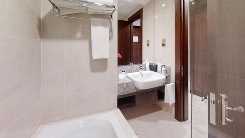 Studio Creek View Apartment Jaddaf Metro 14 Luxury Bookings