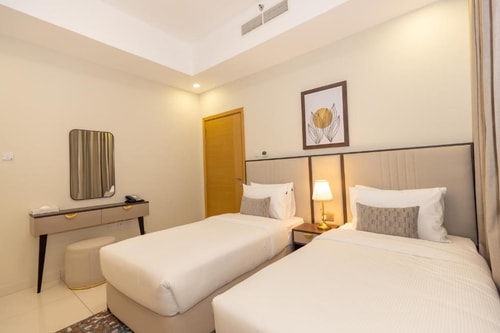 Two Bedroom Apartment Near National Supermarket 2 Luxury Bookings