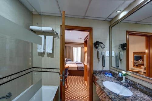 Superior Room Near Mashreq Metro Ac 4 Luxury Bookings