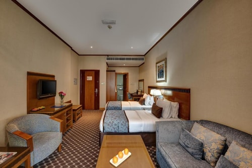 Deluxe Room Near Mashreq Metro Ac 2 Luxury Bookings