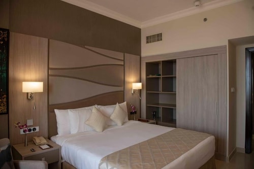 Deluxe Suite City View  Apartment  Near Metro Luxury Bookings