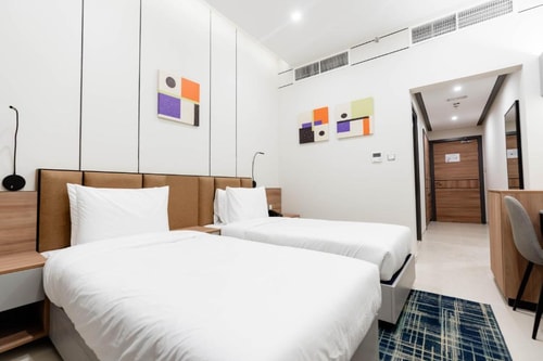 Superior King Room Near Al Furjan Metro 11 Luxury Bookings