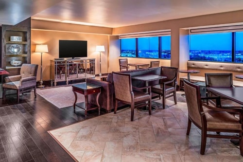 King Room Near Nativity Pilgrimage HOU 4 Luxury Bookings