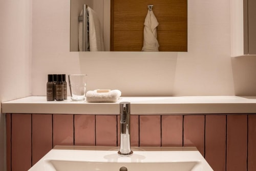 Double Studio Near Wakefield Gardens LON 9 Luxury Bookings