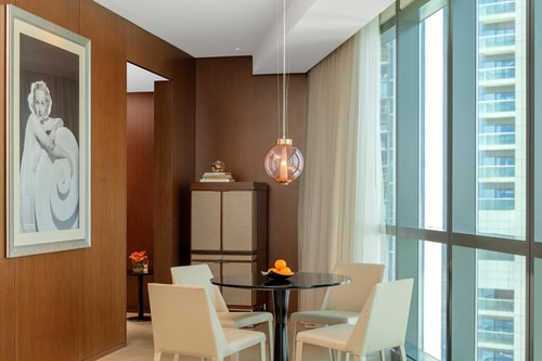 Premiere Suite Near Damac Royal Business. 5 Luxury Bookings