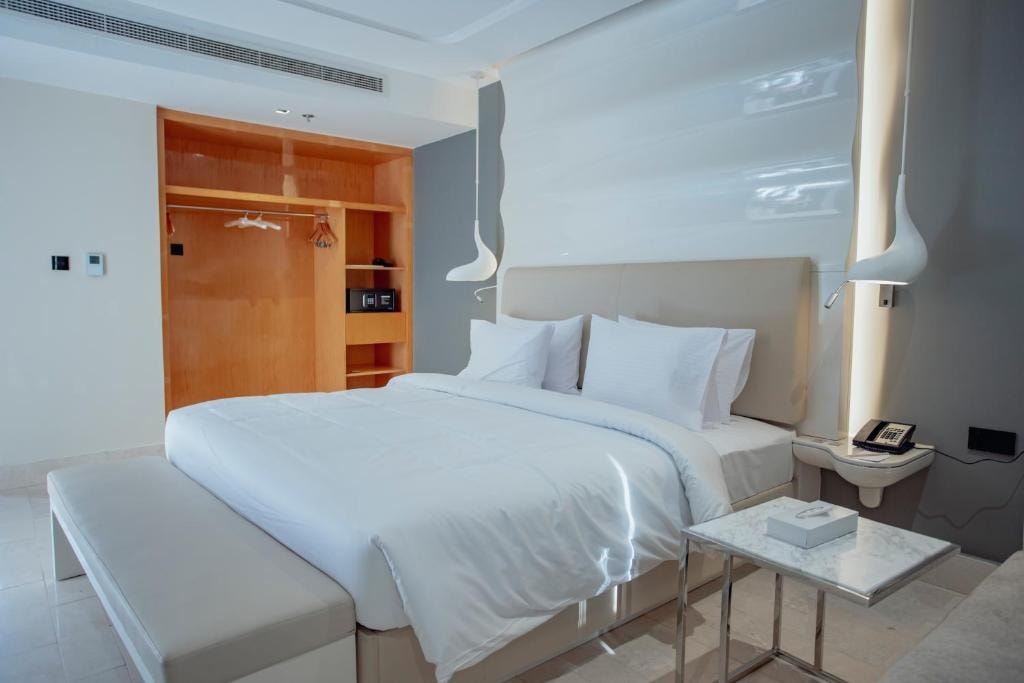 One Bedroom Suite Near Jabal Hafit National Park Luxury Bookings