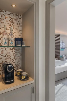 familyJunior Suite Near Jabel Ali Beach 3 Luxury Bookings