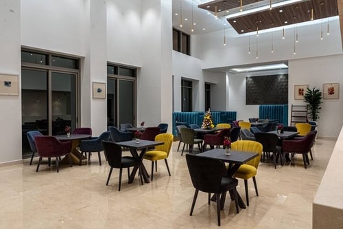 Studio Apartment Near Al Maya Supermarket 17 Luxury Bookings