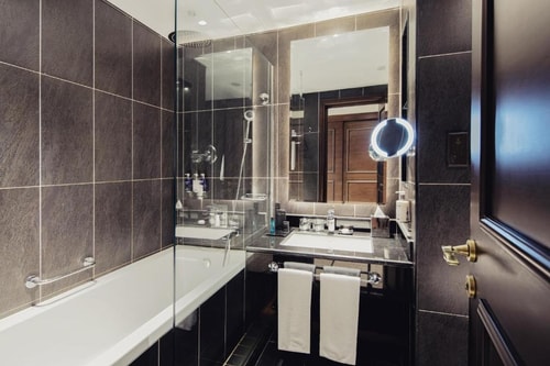 Deluxe Room Near Aura Sky Pool Dubai 5 Luxury Bookings