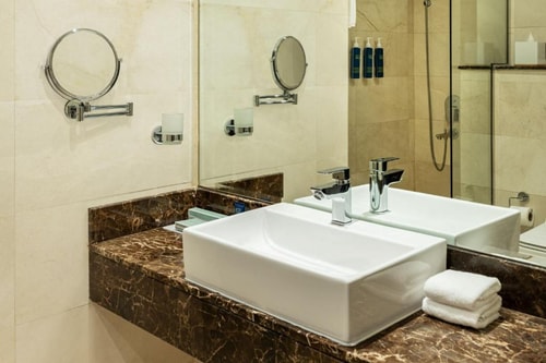 Standard Room Near Mediclinic Midle East Corporate 3 Luxury Bookings